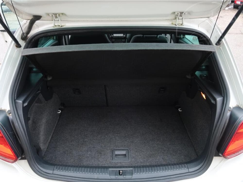 2011 Volkswagen Polo - 14