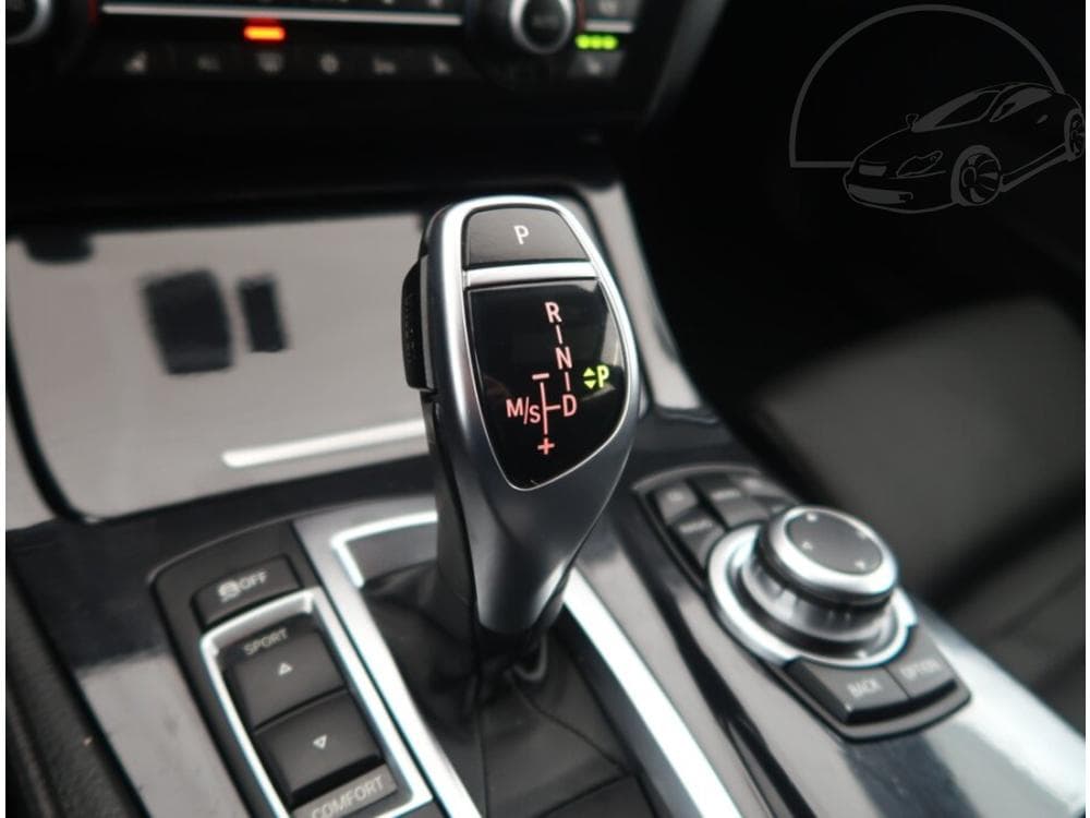 2011 BMW 5-Series - 13