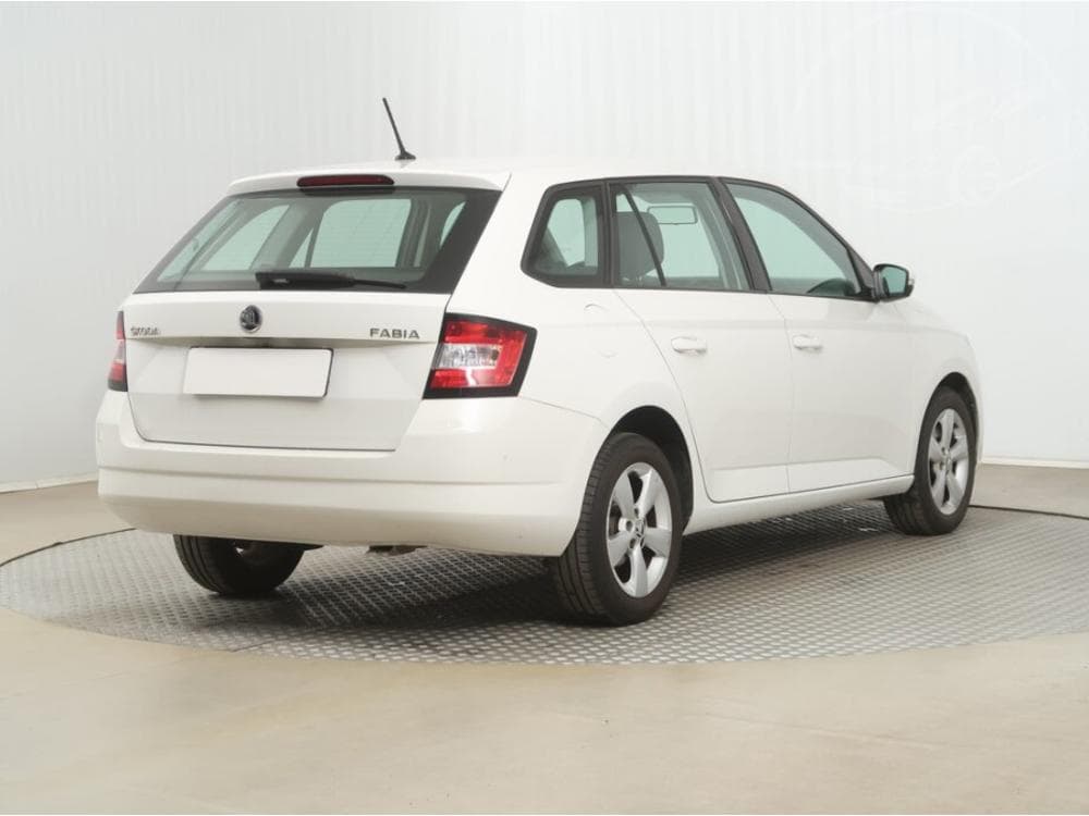 2015 Škoda FABIA - 9