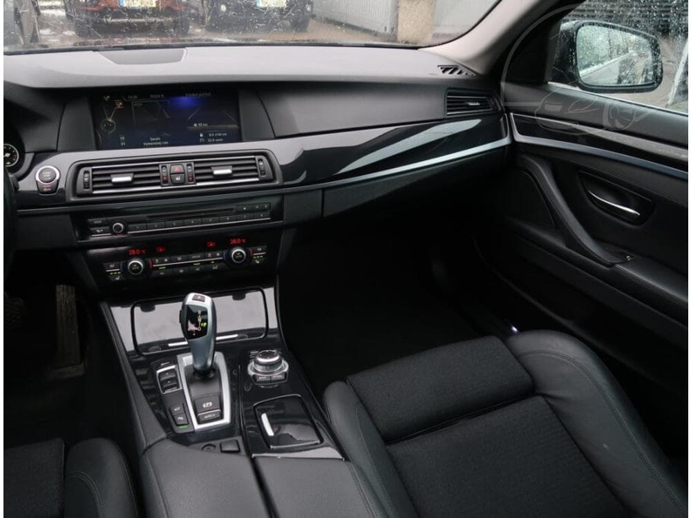 2013 BMW 5-Series - 8