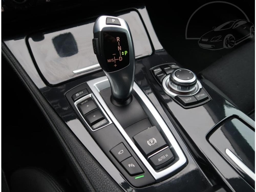 2013 BMW 5-Series - 13