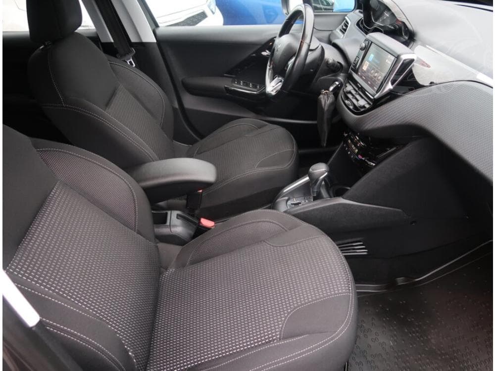 2018 Peugeot 208 - 9