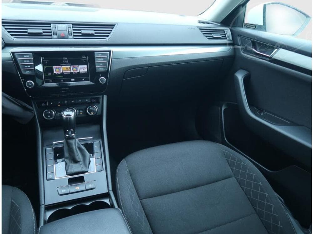2015 Škoda SUPERB - 8