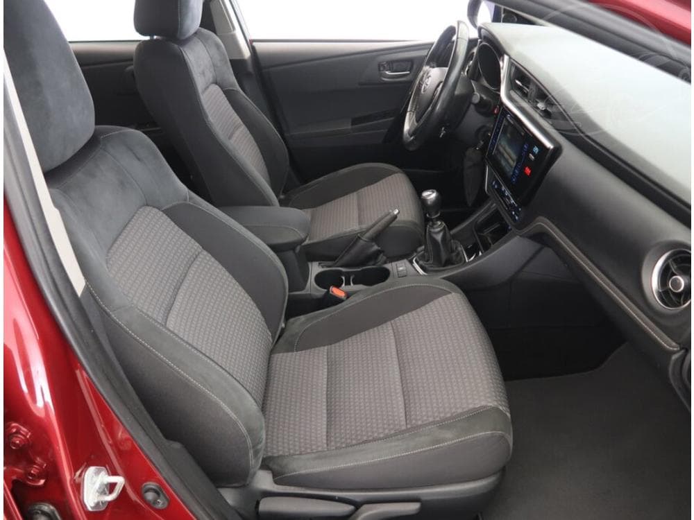 2018 Toyota Auris - 9