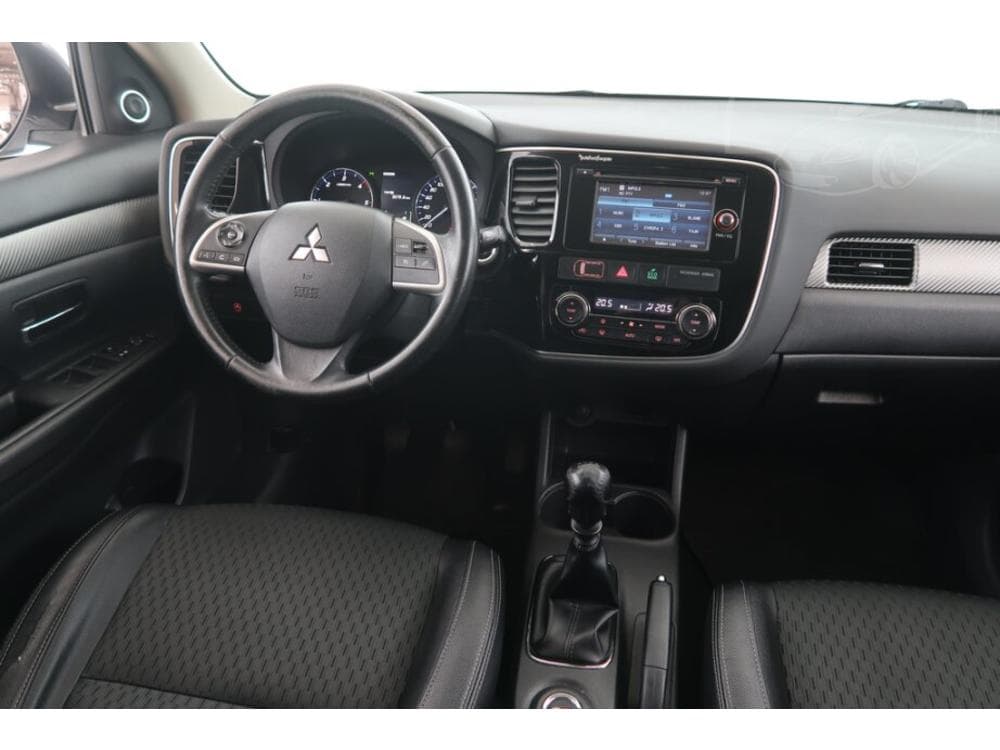 2015 Mitsubishi Outlander - 7