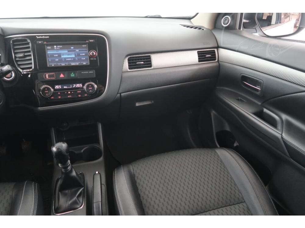 2015 Mitsubishi Outlander - 8