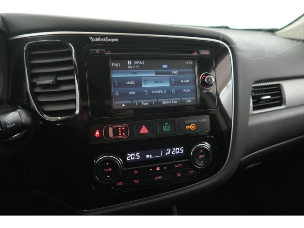 2015 Mitsubishi Outlander - 12