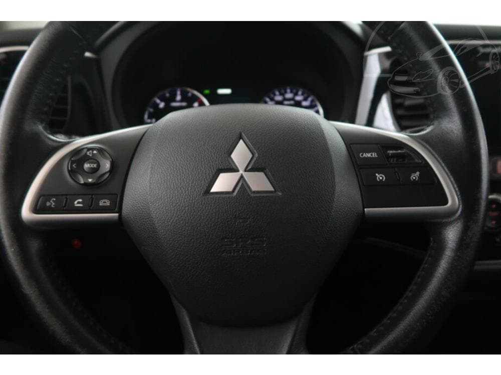 2015 Mitsubishi Outlander - 14