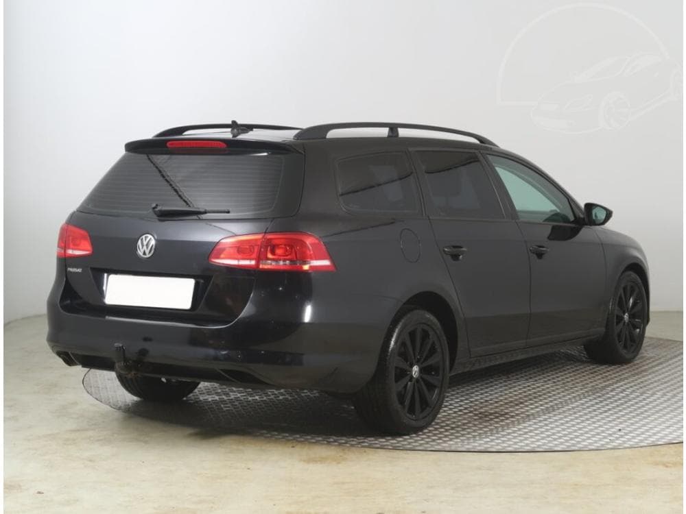 2011 Volkswagen PASSAT - 5