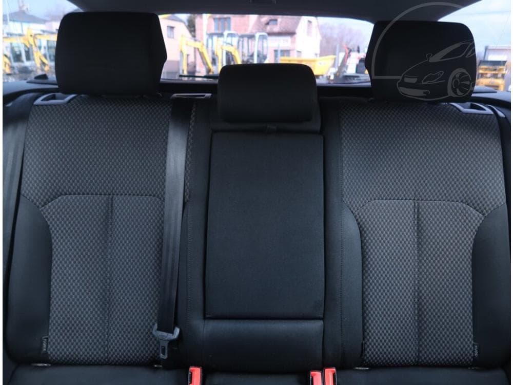 2011 Volkswagen PASSAT - 10
