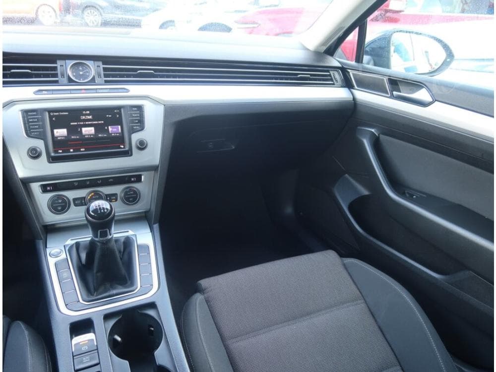 2015 Volkswagen PASSAT - 8