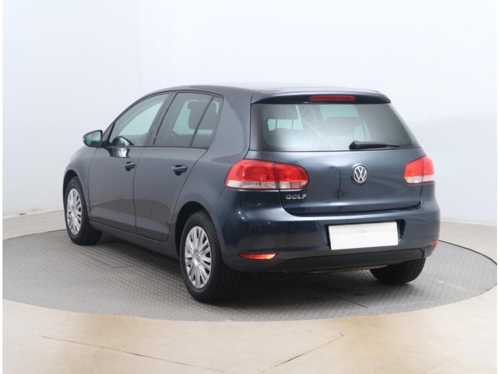 2010 Volkswagen Golf - 13