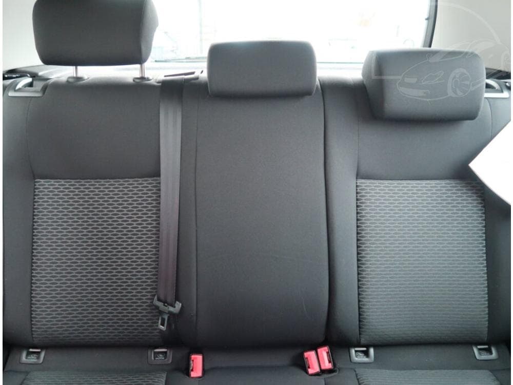 2010 Volkswagen Golf - 37