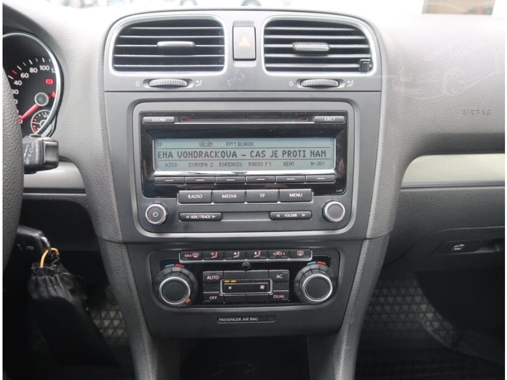 2010 Volkswagen Golf - 45