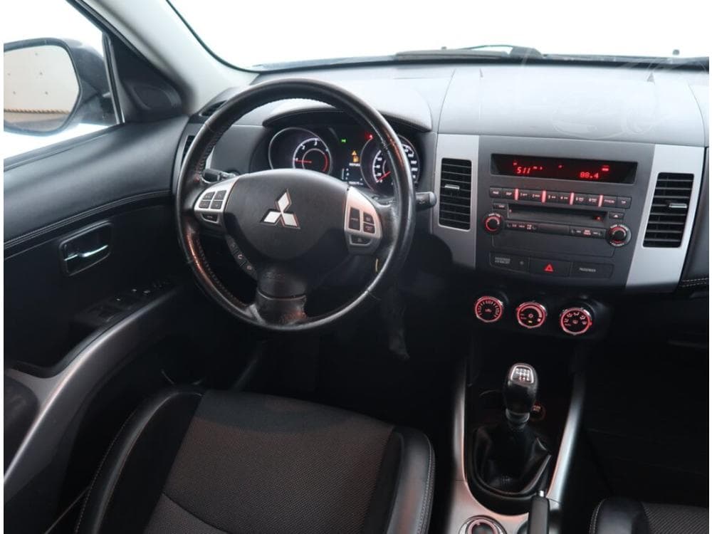 2012 Mitsubishi Outlander - 7