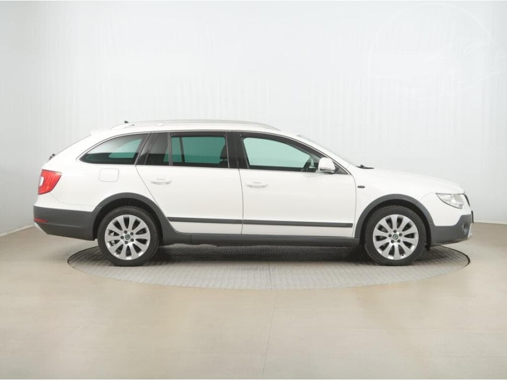 2013 Škoda SUPERB - 11