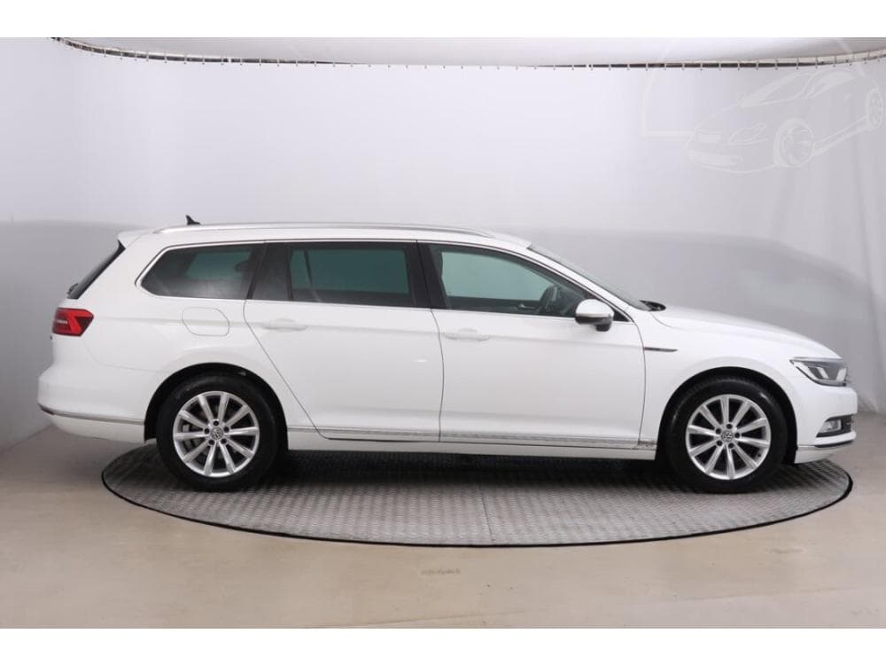 2016 Volkswagen PASSAT - 16