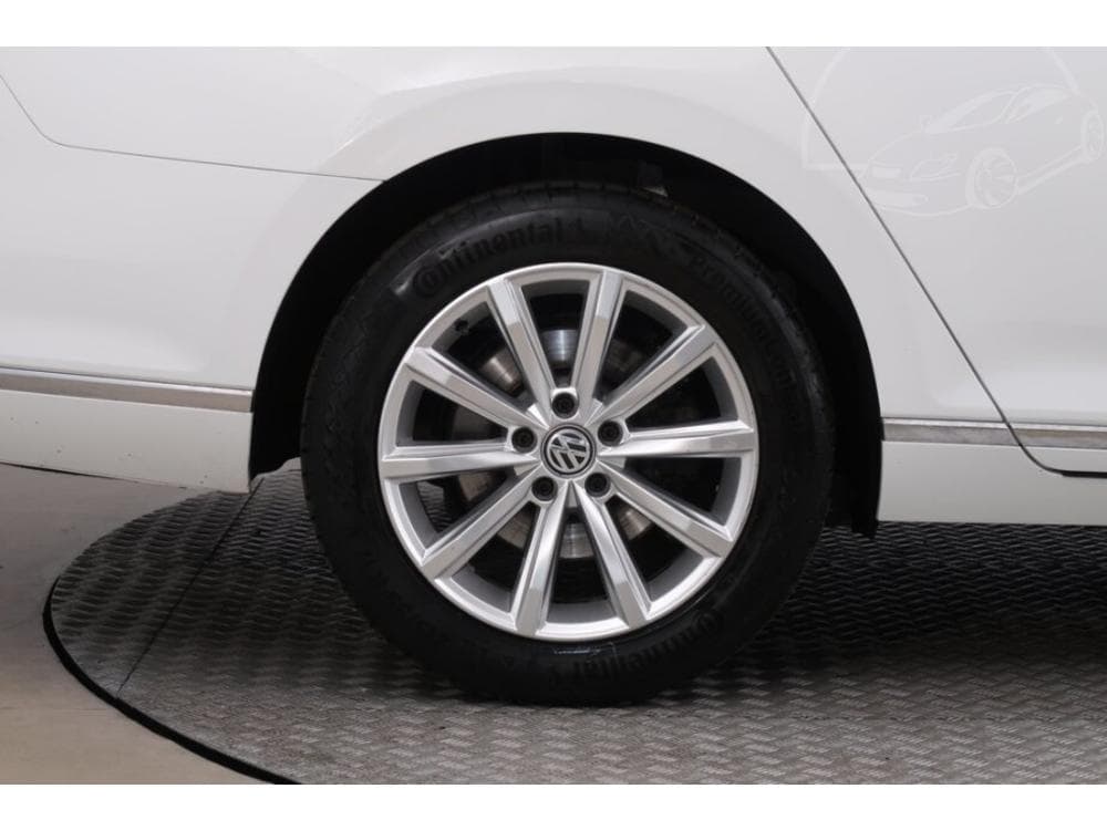 2016 Volkswagen PASSAT - 43