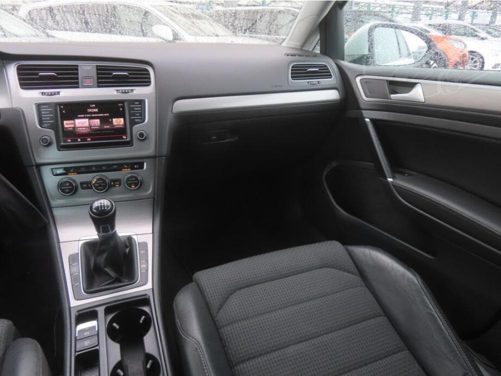 2016 Volkswagen Golf - 8