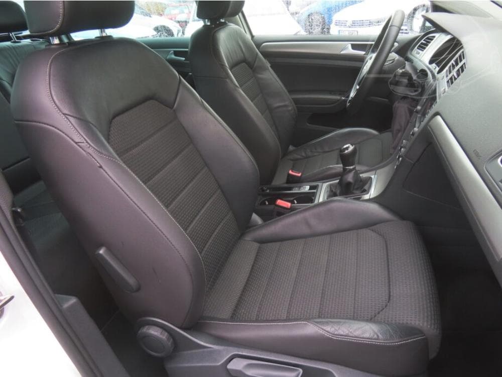 2016 Volkswagen Golf - 9