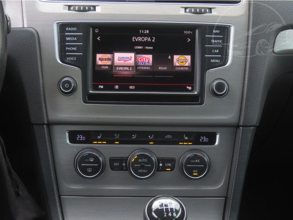 2016 Volkswagen Golf - 12