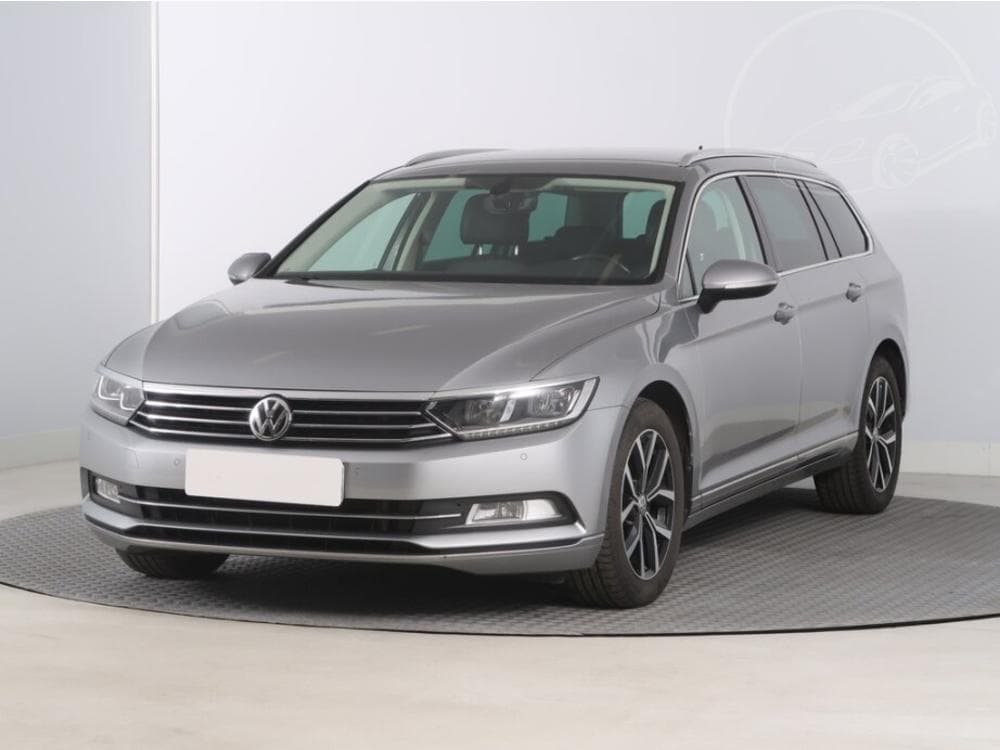 2019 Volkswagen Passat - 2