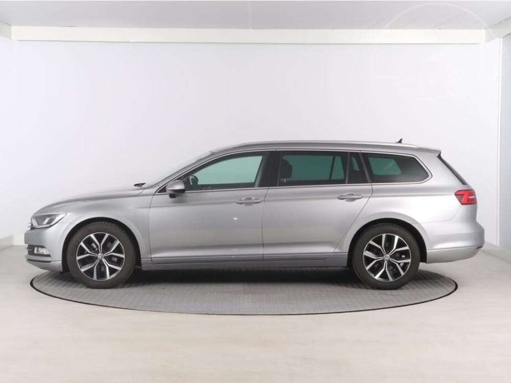 2019 Volkswagen Passat - 3