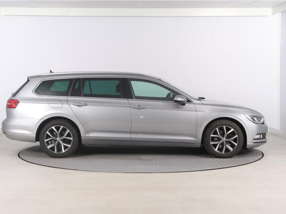 2019 Volkswagen Passat - 6