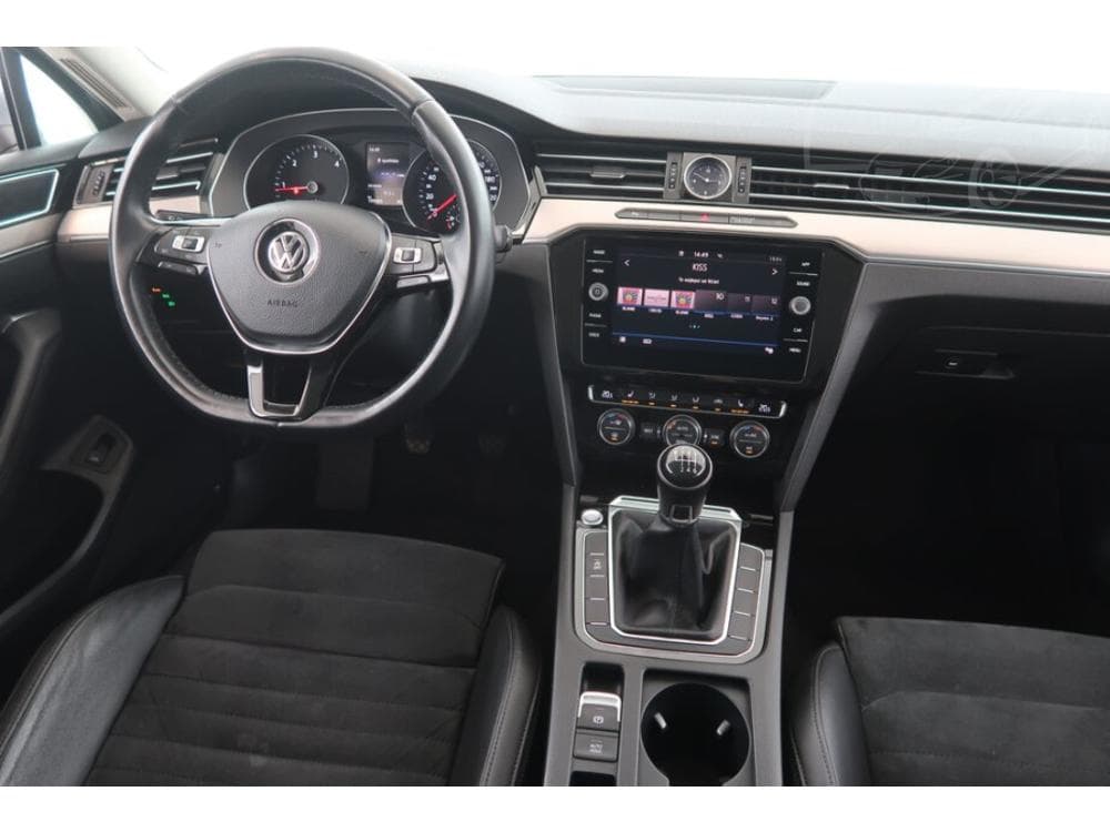 2019 Volkswagen Passat - 7