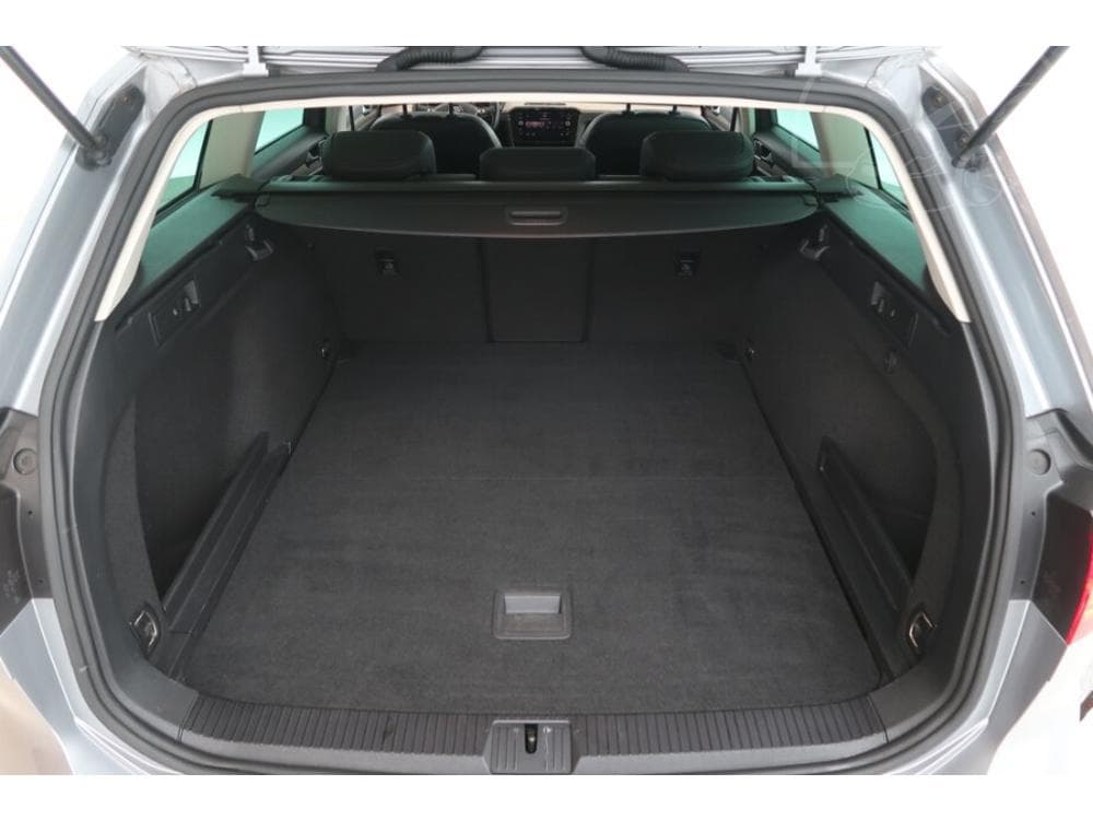 2019 Volkswagen Passat - 13