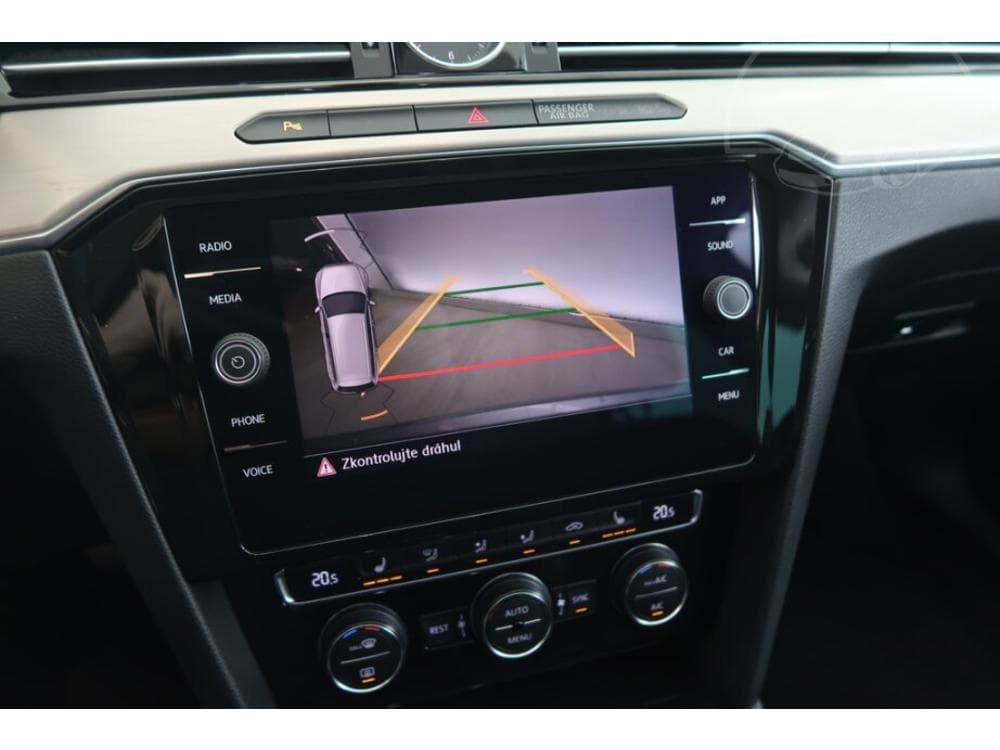 2019 Volkswagen Passat - 14