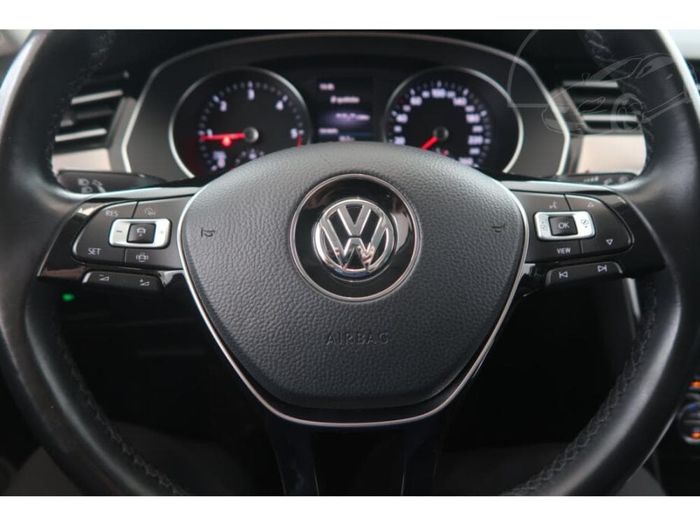 2019 Volkswagen Passat - 15