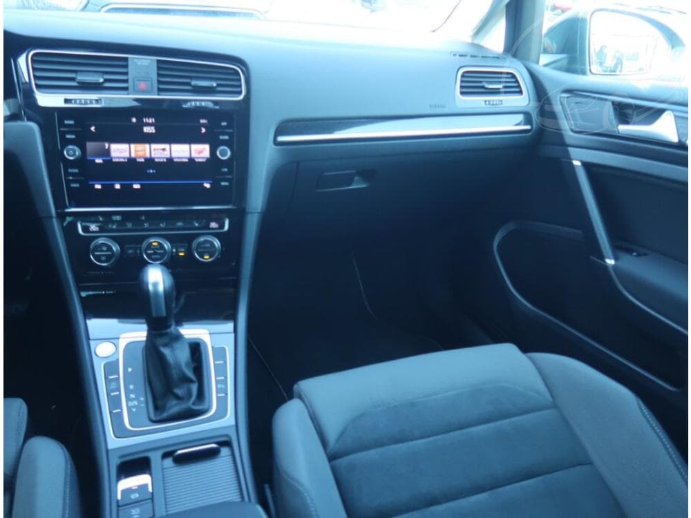 2020 Volkswagen Golf - 8