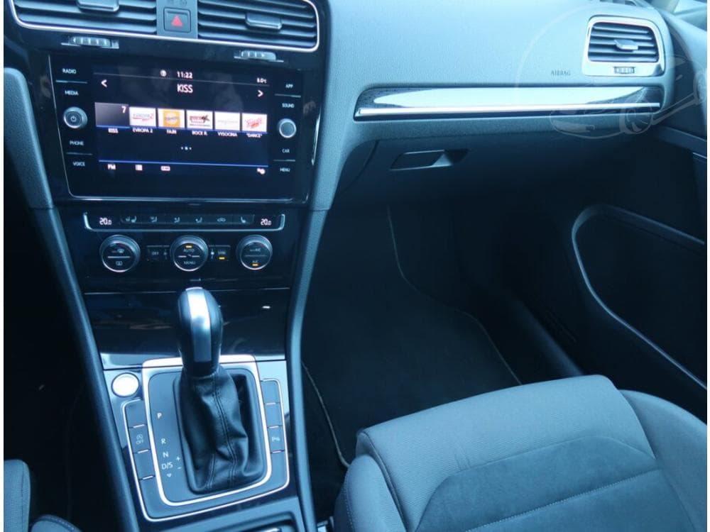 2020 Volkswagen Golf - 11