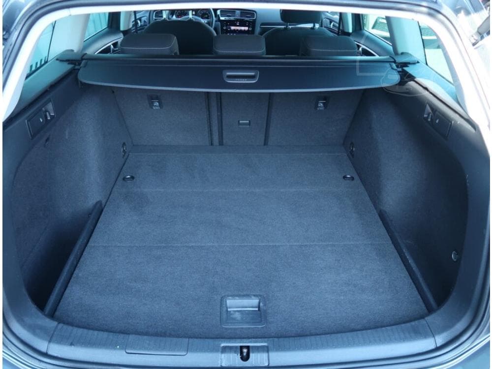 2020 Volkswagen Golf - 13