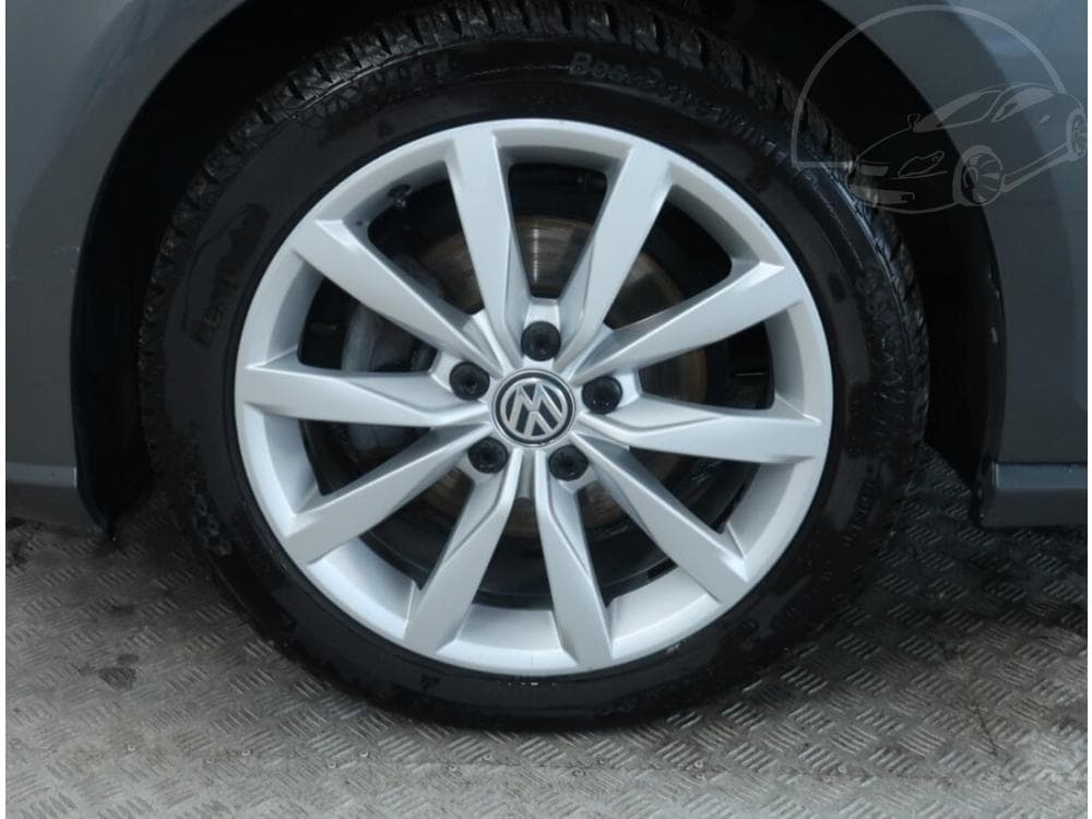 2020 Volkswagen Golf - 14