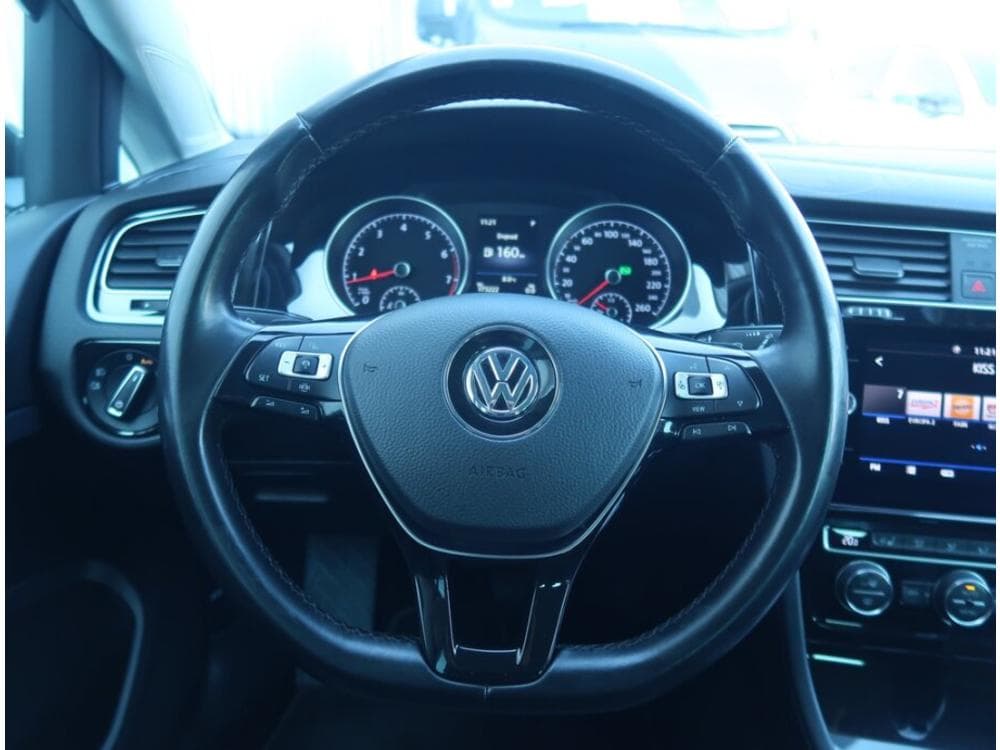 2020 Volkswagen Golf - 15