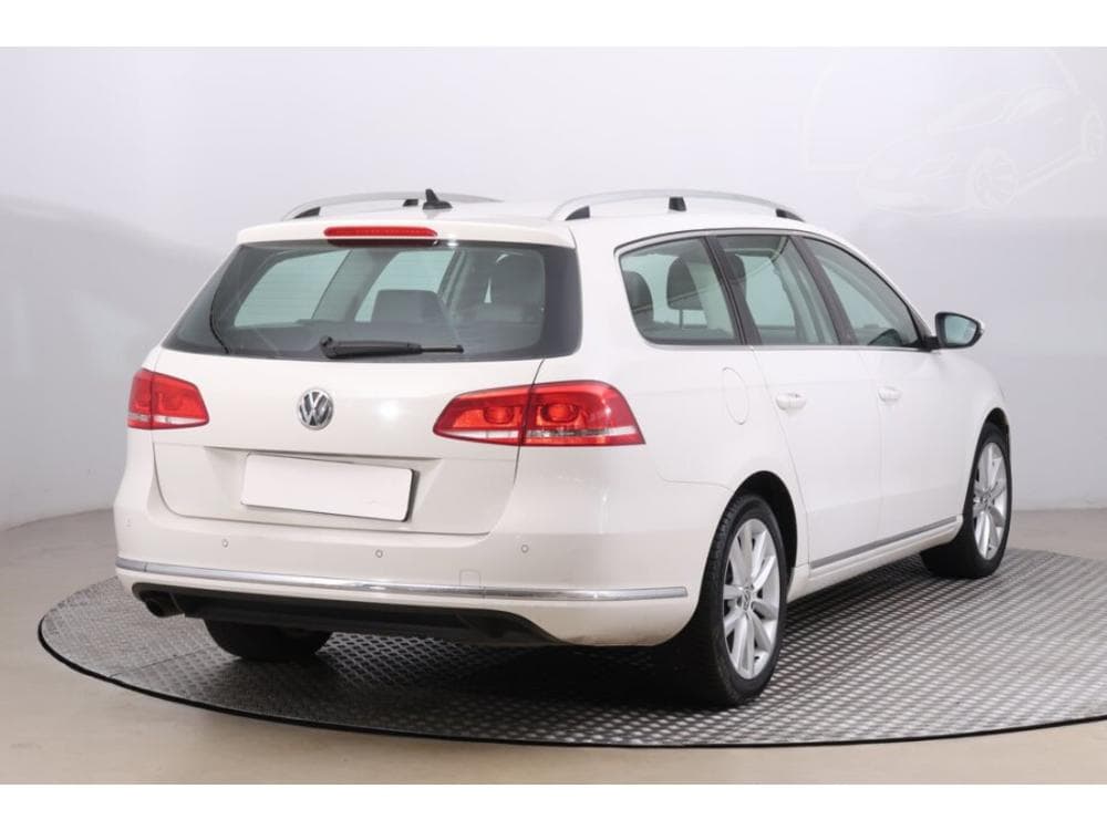 2011 Volkswagen PASSAT - 5