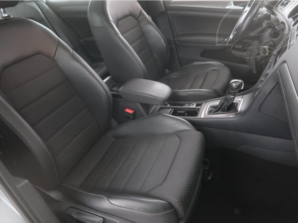 2013 Volkswagen GOLF - 9