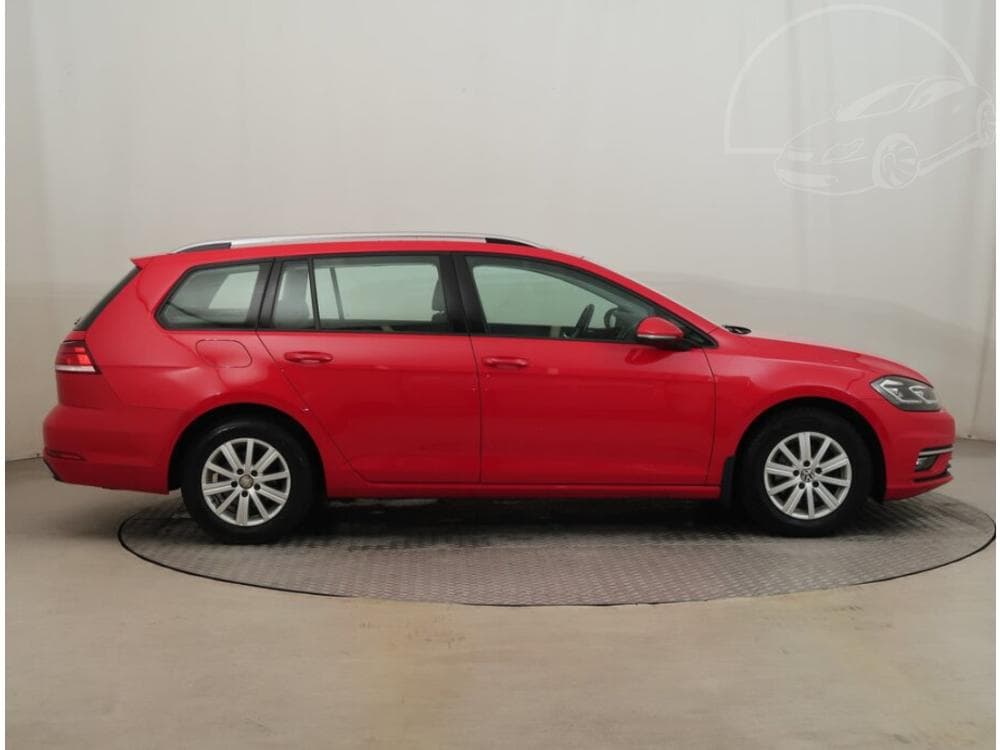 2019 Volkswagen Golf - 11