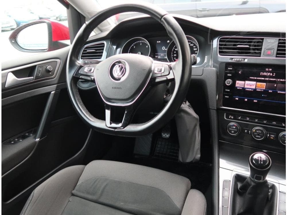 2019 Volkswagen Golf - 13