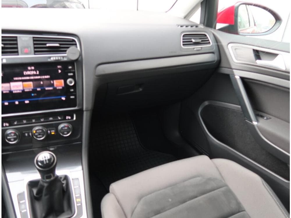 2019 Volkswagen Golf - 15