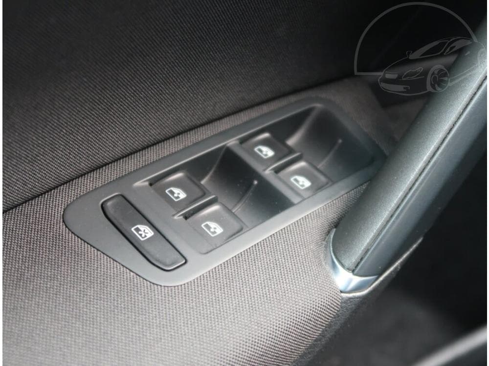 2019 Volkswagen Golf - 25