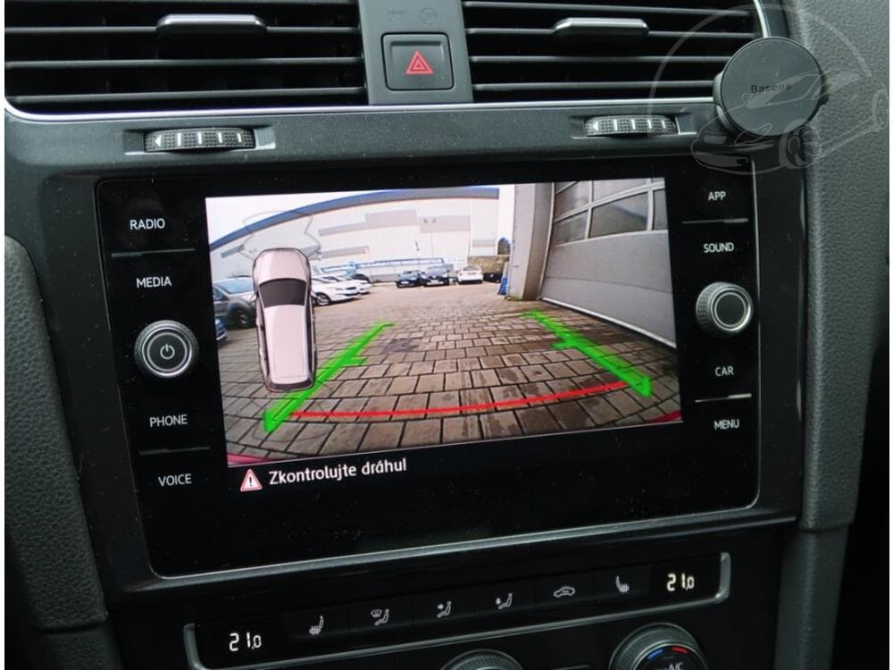 2019 Volkswagen Golf - 27