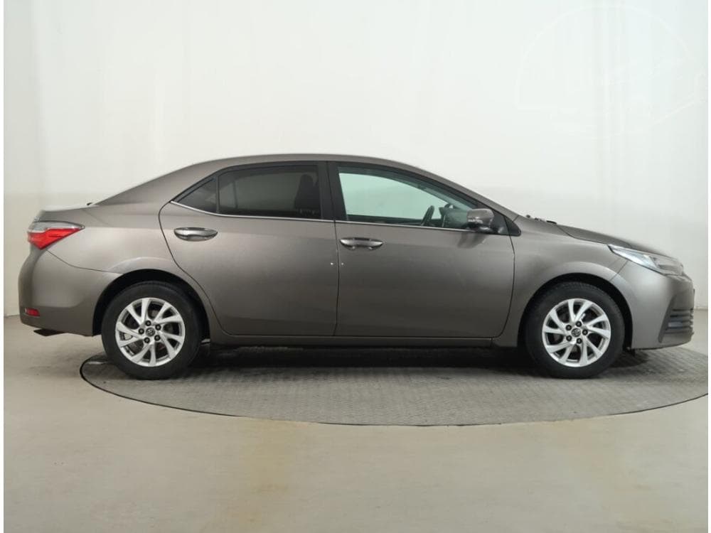 2017 Toyota COROLLA - 16