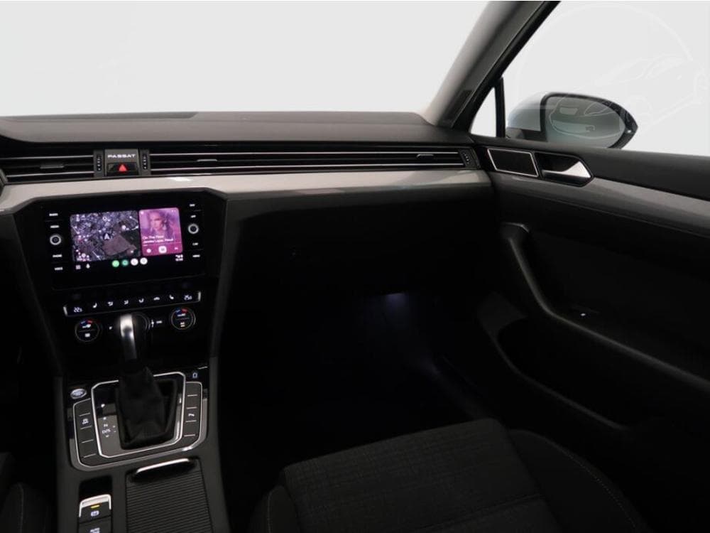 2019 Volkswagen PASSAT - 8