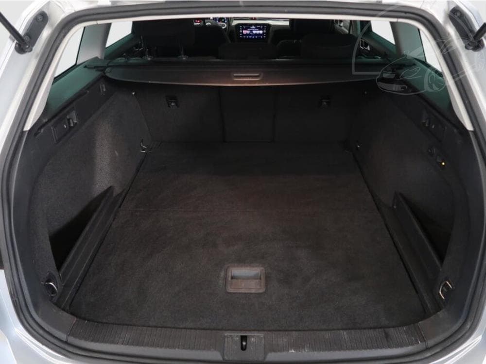 2019 Volkswagen PASSAT - 13