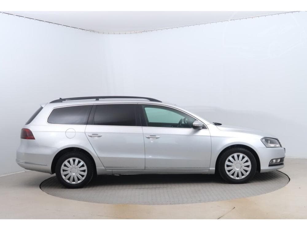 2012 Volkswagen PASSAT - 6