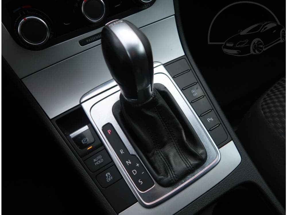 2012 Volkswagen PASSAT - 13
