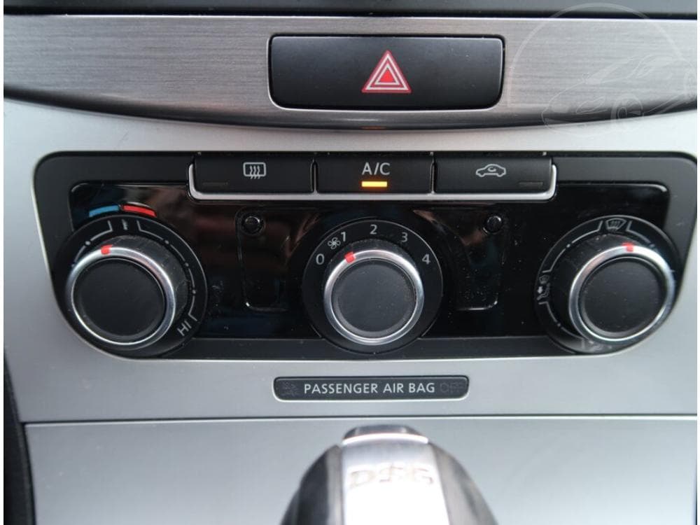 2012 Volkswagen PASSAT - 15